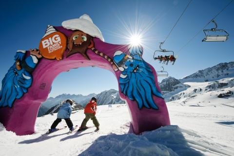 Vom Zauberteppich ins Skigebiet - (c) Stubaier Gletscher - Andre Schönherr