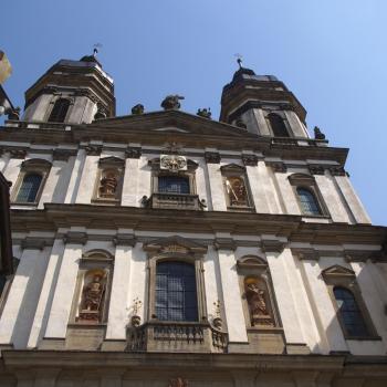 Durch die Froschperspektive empfindet man die Größe der Barockkirche ganz direkt - (c) Jörg Bornmann