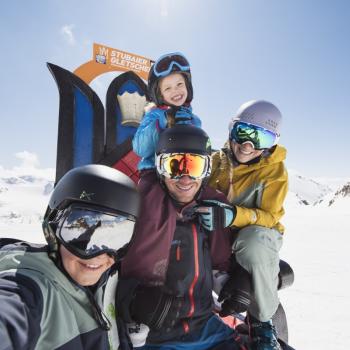 Vom Zauberteppich ins Skigebiet - (c) Stubaier Gletscher - Andre Schönherr