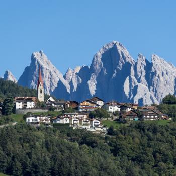 Ausblick von Feldthurns auf Teis am Eingang des Villnösser Tal - (c) Helmuth Rier Tourismusverein Klausen