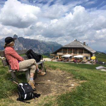 Hotel Fanes und der Panoramaweg auf den Piz Sorega - Gemütlichkeit mit grandiosem Ausblick - (c) Hotel Fanes