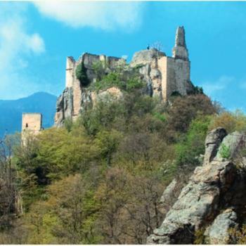 Blick auf Burgruine Dürnstein - (c) Rother Bergverlag