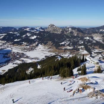 Zum Schluss genießen wir noch einmal den Blick ins Tannheimer Tal - Winterwanderung auf dem Neunerköpfle - (c) Maren Recken