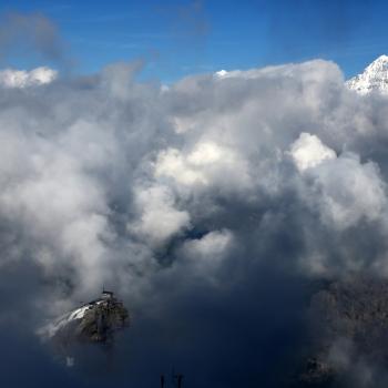 Wer hoch hinaus will, fährt 30 Minuten mit der Luftseilbahn auf den 2970 Meter hohen Gipfel des Schilthorns und genießt die wunderbare Aussicht