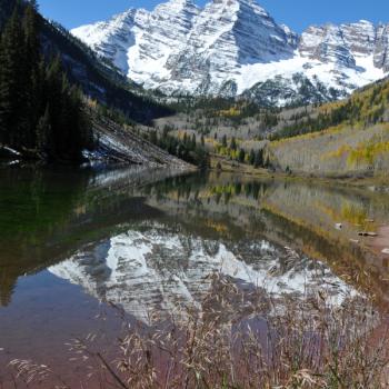 Traumhafte Landschaften, Berge, See und Espen in Colorado