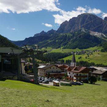 In Corvara, Herzen des ladinischen Dolomiten-Tals Alta Badia, erwarten die Besucher viele Wanderungen mit wunderbaren Ausblicken auf die Berge - (c) Harald G. Koch