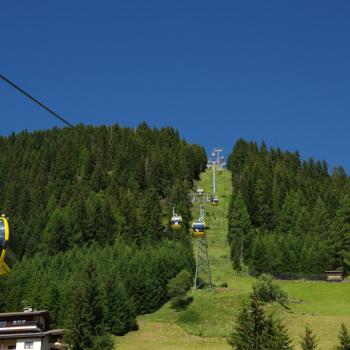 In Corvara, Herzen des ladinischen Dolomiten-Tals Alta Badia, erwarten die Besucher viele Wanderungen mit wunderbaren Ausblicken auf die Berge - (c) Harald G. Koch