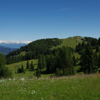 In Corvara, Herzen des ladinischen Dolomiten-Tals Alta Badia, erwarten die Besucher viele Wanderungen mit wunderbaren Ausblicken auf die Berge - (c) Harald G. Koch