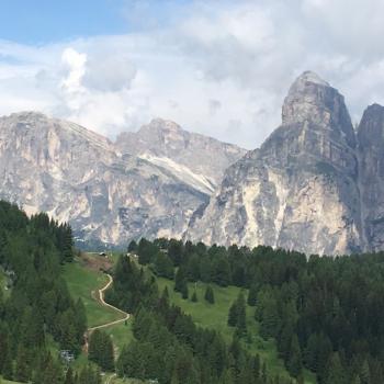 Hotel Fanes und der Panoramaweg auf den Piz Sorega - Gemütlichkeit mit grandiosem Ausblick - (c) Hotel Fanes