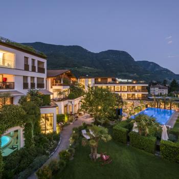 Mitten im Villenviertel von Meran erwartet Sie das 5*-Hotel Ansitz Plantitscherhof - (c) 5*-Hotel Ansitz Plantitscherhof