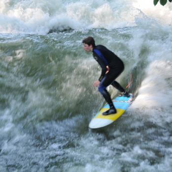 Wer einmal auf der Welle im Eisbach surft, der kommt immer wieder, das ist eine Faszination, der man nicht mehr widerstehen kann - (c) Gabi Dräger