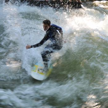 Wer einmal auf der Welle im Eisbach surft, der kommt immer wieder, das ist eine Faszination, der man nicht mehr widerstehen kann - (c) Gabi Dräger