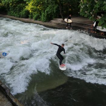 Wer einmal auf der Welle im Eisbach surft, der kommt immer wieder, das ist eine Faszination, der man nicht mehr widerstehen kann - (c) Gabi Dräger