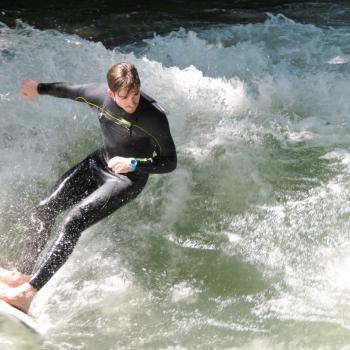 Wer einmal auf der Welle im Eisbach surft, der kommt immer wieder, das ist eine Faszination, der man nicht mehr widerstehen kann - (c) Gabi Dräger