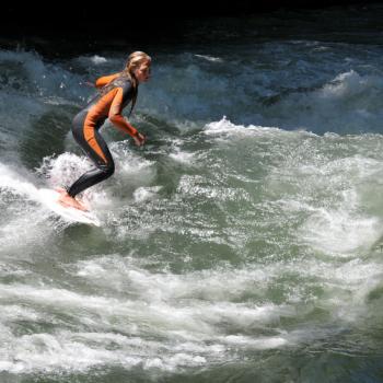 Wer einmal auf der Welle im Eisbach surft, der kommt immer wieder, das ist eine Faszination, der man nicht mehr widerstehen kann - (c) Gabi Dräger