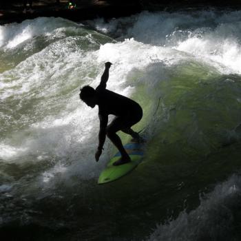 Wer einmal auf der Welle im Eisbach surft, der kommt immer wieder, das ist eine Faszination, der man nicht mehr widerstehen kann - (c) Gabi Dräger
