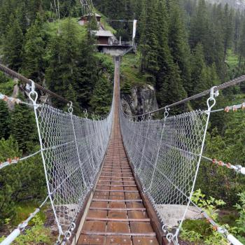 Die Überschreitung der Hängebrücke über den Handeckfall bedarf etwas Mut und Schwindelfreiheit