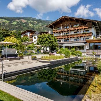 Erholung und Entspannung auf hohem Niveau in traumhafter Ruhelage auf 600 Metern Seehöhe, dafür steht das Gartenhotel Crystal, ein 4-Sterne-Superior Hotel im Herzen Tirols - (c) Günter Standl Fotografie