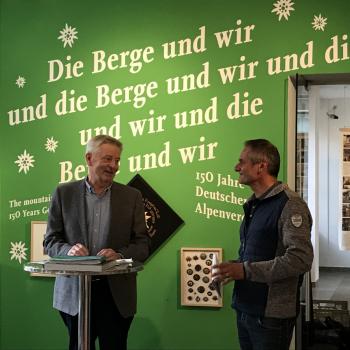 Am Abend des 9. Mai 1869 traf sich in München eine kleine Gruppe deutscher und österreichischer Bergsteiger und gründete im Gasthaus „Zur blauen Traube“ den Deutschen Alpenverein - (c) Gabi Dräger