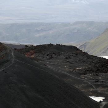 Der Schwarze Weg auf Island ist ein wunderschöner Vulkanwanderweg