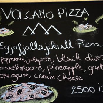 Die Vulkanpizza als Spezialität im Restaurant