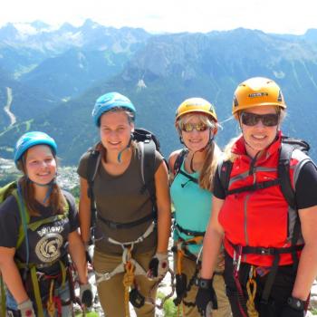 Klettern im Rosengarten - Am nächsten Tag stehen dann wir und zwei weitere Mädels um 8 Uhr morgens parat - (c) Susanne Wess