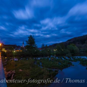 Zur blauen Stunde am Ufer der Kocher - (c) Thomas Rathay