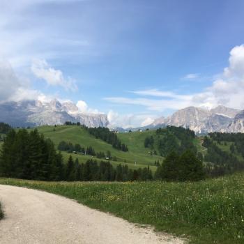 Hotel Fanes und der Panoramaweg auf den Piz Sorega - Gemütlichkeit mit grandiosem Ausblick - (c) Hotel Fanes