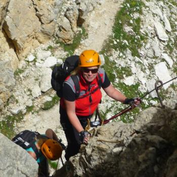 Klettern im Rosengarten - Die anfängliche Angst ist verflogen, mit Umsicht und Selbstbewusstsein treten wir unsere restliche Kletterei zurück zur Hütte an - (c) Susanne Wess