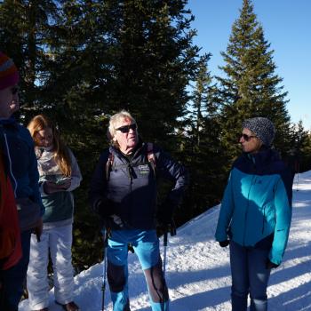 Unser Wanderführer Klaus Weiss beschreibt uns den Rundwanderweg - Winterwanderung auf dem Neunerköpfle - (c) Maren Recken