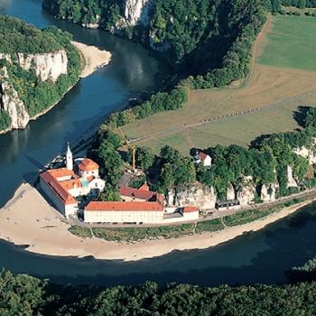 Zum Kloster Weltenburg am Donaudurchbruch