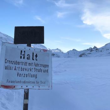 Ein Schild markiert den Grenzübergang in die Schweiz - (c) Christine Kroll