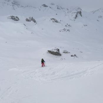 Vom Piz Val Gronda geht es im freien Gelände bis vor die Hüttentür - (c) Christine Kroll