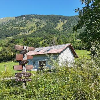 Von Dreznica kann man auf dem Weg des Friedens wandern - (c) Christine Kroll