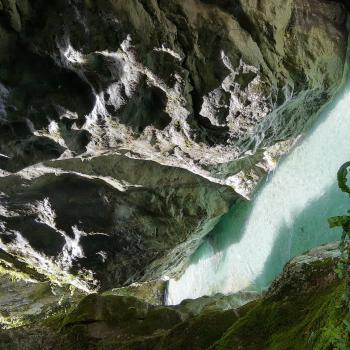 Eine Thermalquelle sprudelt am Ende der Schlucht - (c) Christine Kroll