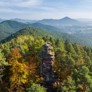 Wandern durch bizarre Buntsandsteinwelten, auf dem Napoleon-Steig durchs Dahner Felsenland in der Pfalz - (c) Dominik Ketz - Pfalz-Touristik e.V.