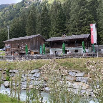 Die Tschangelair Alm, eine Bergidylle, die nur durch die Speisekarte getoppt wird - (c) Gabi Dräger