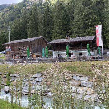 Die Tschangelair Alm, eine Bergidylle, die nur durch die Speisekarte getoppt wird - (c) Gabi Dräger