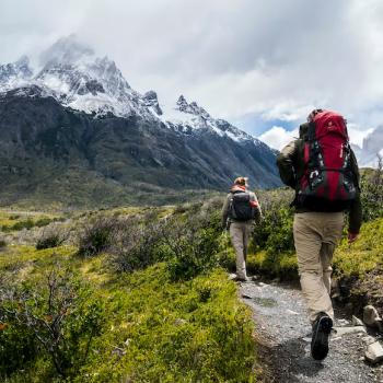 Atemtechniken für Wanderungen bei niedrigen Temperaturen und in großen Höhen