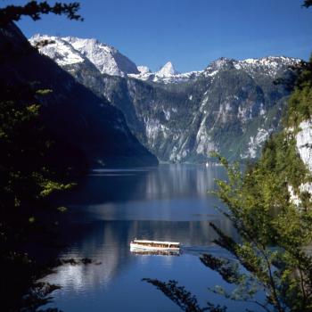 Der Königsee bei Berchtesgaden mit der Schönfeldspitze - (c) Jörg Bornmann