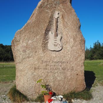 Der Jimi-Hendrix-Gedächtnisstein erinnert an das letzte Konzert des Gitarristen und Ausnahmekünstlers - (c) Enric Boixadós