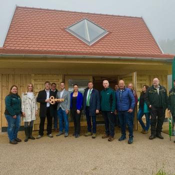 Gruppenbild zur Einweihung der Naturpark-Moorstation auf dem Kaltenbronn v.l.n.r. Kristina Schreier, Cornelia von Loga, Prof. Dr. Christian Dusch, Alexander Becker, Julian Christ, Sabine Zenker, Peter Hauk, Karl-Heinz Dunker, Jochen Borg, Tobias Volg, Felix Reining - (c) Sabine Zoller