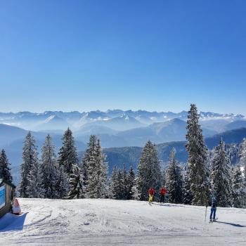 Der Blick reicht über das Skigebiet und die umliegenden Berge - (c) Christine Kroll