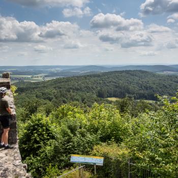 Rein ins Mittelalter im Naturpark Haßberge - zum 15jährigen Jubiläum findet am 25. Mai 2025 der Burgenwinkel-Wandertag statt - (c) Ralf Schanze