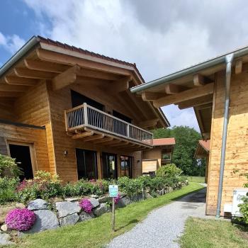 Im niederbayerischen Bayerbach erwarten den Besucher sanfte Natur und verschlafene Wege - (c) Stefan Engel/Ulrike Engel