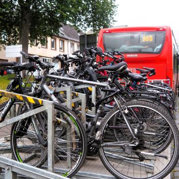 Mit den Fahrradbussen ist die Eifel auch mit den eigenen Rädern gut zu erreichen - (c) Jörg Bornmann