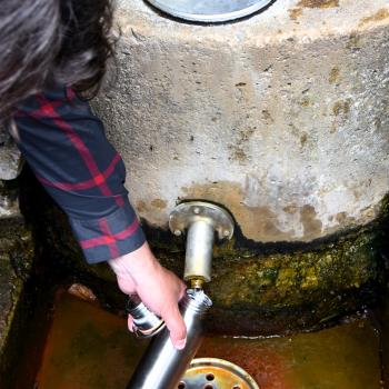 Doch auch frisches Trinkwasser findet man an vielen Stellen, um die Trinkflasche beim Wandern aufzufüllen - (c) Gabi Vögele