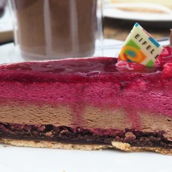 ...oder man lässt sich mit einer Eifler-Torte verwöhnen - (c) Jörg Bornmann
