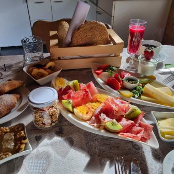Urlaub auf dem Bauernhof, der Rote Hahn in Südtirol - Brotzeit im Oberhausgut im Ultental - (c) Detlef Düring