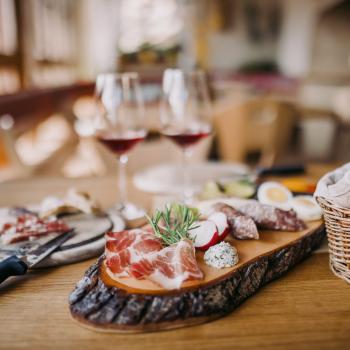 Urlaub auf dem Bauernhof, der Rote Hahn in Südtirol - Brotzeit im Rauthof bei Meran - (c) Detlef Düring